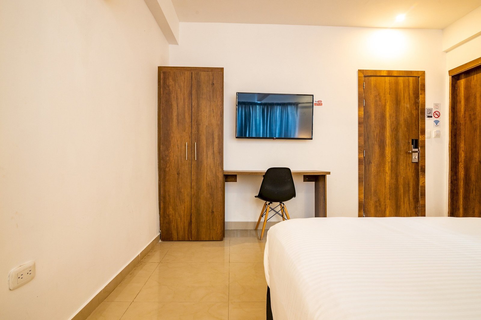 habitacion con escritorio para trabajar-2500px