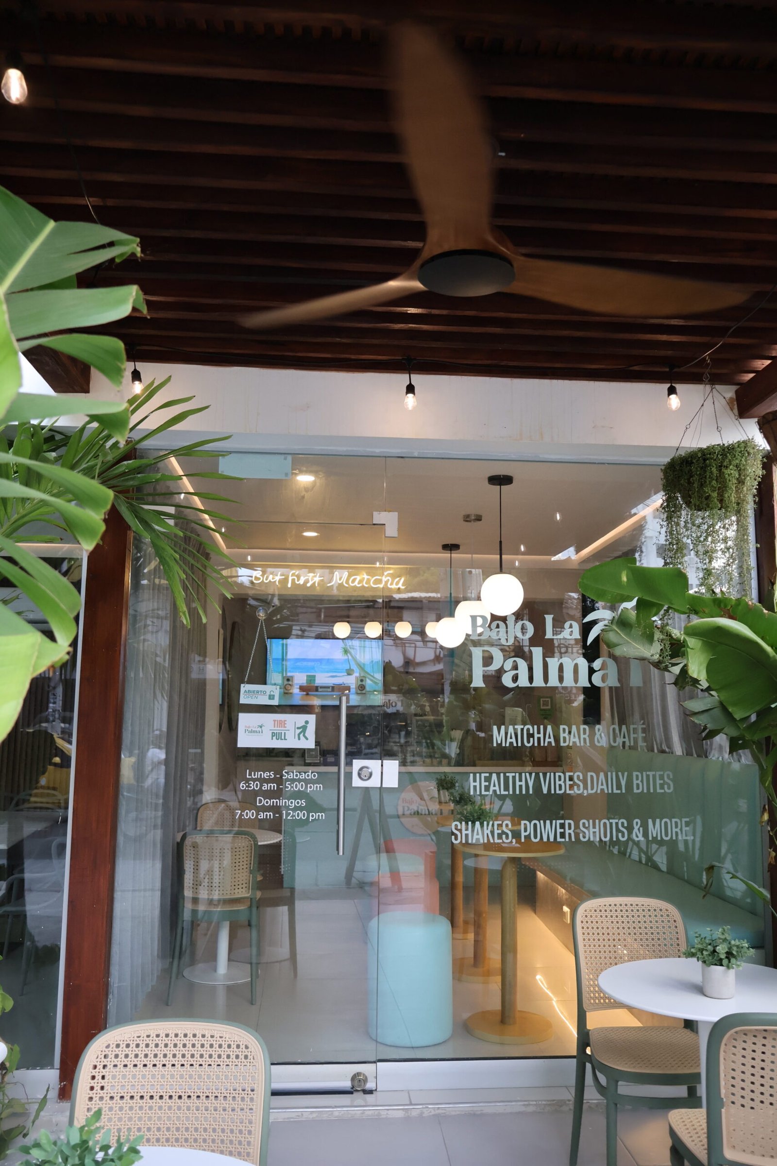 Fachada de Bajo la Palma