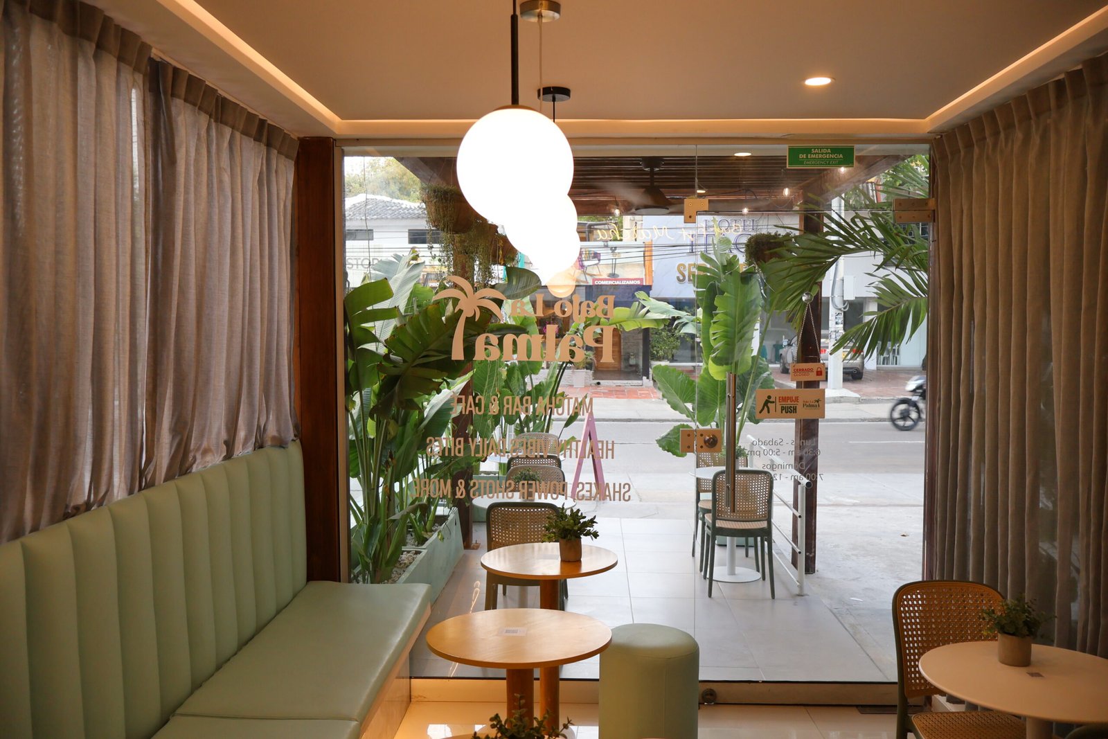 Interior del café Bajo la Palma