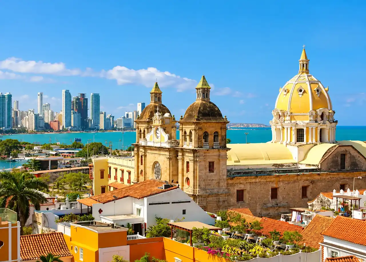 Vista panorámica de Cartagena de Indias, Colombia, con su arquitectura histórica y el paisaje de la ciudad